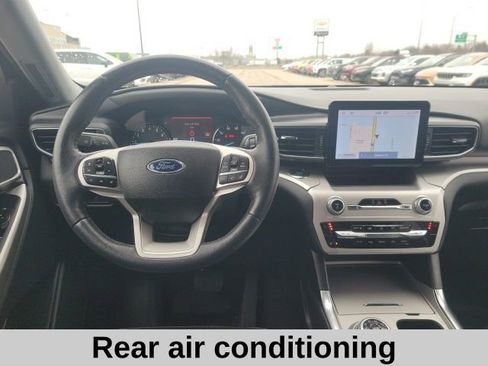 Used 2022 Ford Explorer XLT w/ Equipment Group 202A image 4