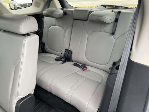 Used 2025 Honda Pilot Touring image 12
