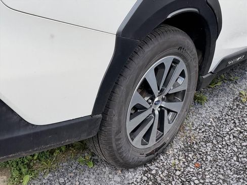 Certified 2025 Subaru Outback Premium AWD/4WD image 16
