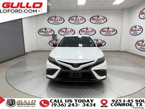 Used 2022 Toyota Camry SE FWD image 3