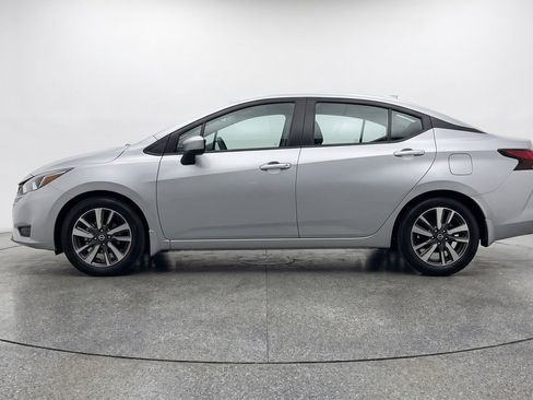 Used 2025 Nissan Versa SV FWD image 5