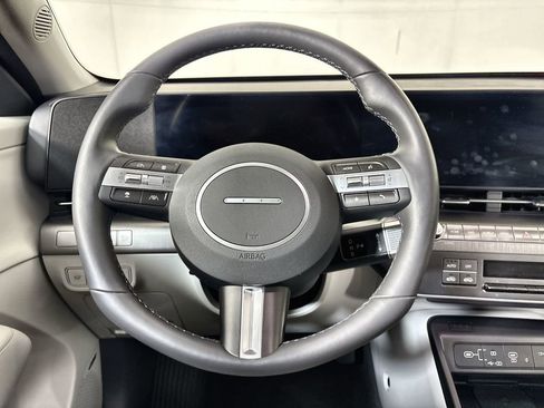 Used 2024 Hyundai Kona Limited FWD image 11