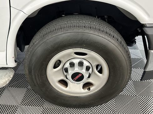 Used 2024 GMC Savana 2500 Work Van w/ Driver Convenience Package image 11