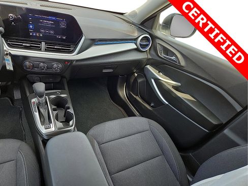 Used 2025 Chevrolet Trax LS image 12