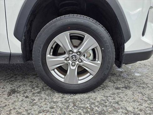 Used 2025 Toyota RAV4 LE AWD/4WD image 9
