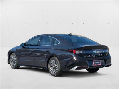 New 2025 Hyundai Sonata Limited image 9