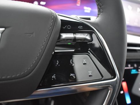 Used 2026 Cadillac Escalade ESV Platinum Sport w/ LPO, Floor Liner Package AWD/4WD image 16