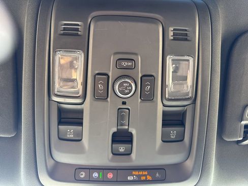 Used 2025 Chevrolet Tahoe High Country AWD/4WD image 20