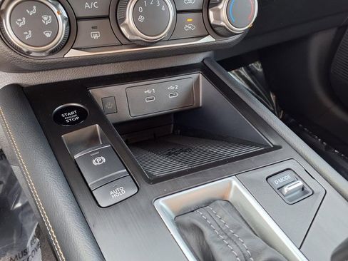 Used 2025 Nissan Kicks SV image 8