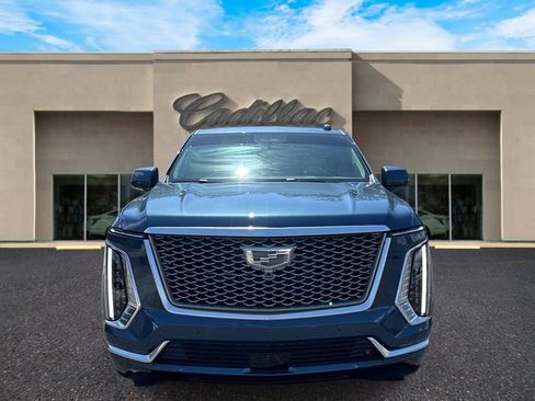 New 2026 Cadillac Escalade Platinum Luxury w/ LPO, Radiant Package AWD/4WD image 8