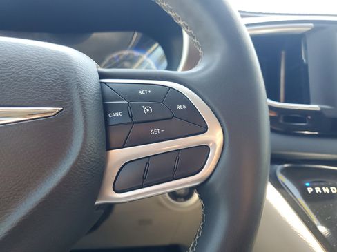 Used 2022 Chrysler Voyager LX image 23