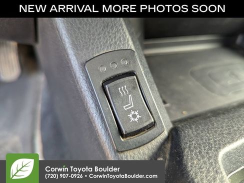 Used 2018 Toyota Tacoma TRD Off-Road w/ Technology Package AWD/4WD image 17