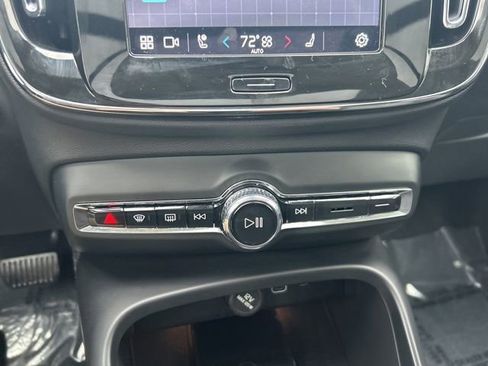 Certified 2025 Volvo XC40 B5 Core image 24