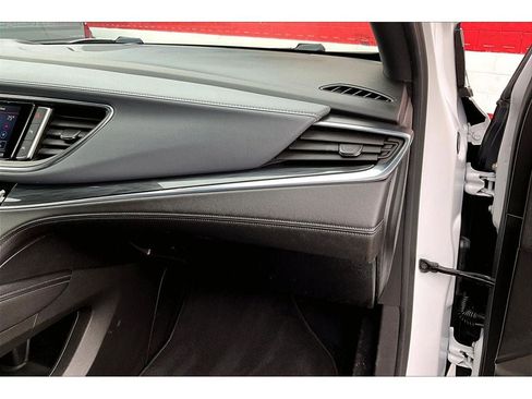 Used 2022 Buick Enclave Premium image 17