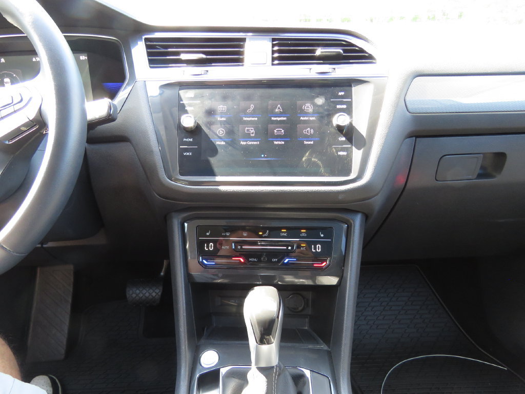 Used 2023 Volkswagen Tiguan SE AWD/4WD image 25