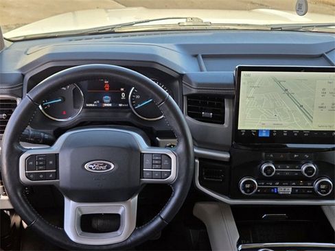 Used 2024 Ford Expedition Max XLT image 12