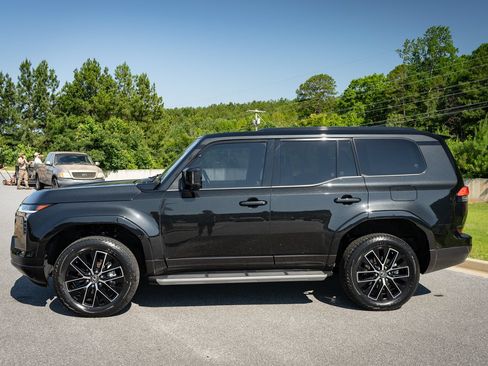 Used 2024 Lexus GX 550 w/ Accessory Package (2T) AWD/4WD image 12