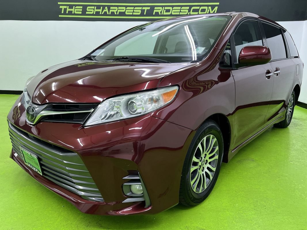 Used 2020 Toyota Sienna XLE w/ XLE Navigation Package FWD image 5