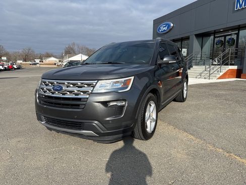 Used 2018 Ford Explorer XLT w/ Equipment Group 202A image 2
