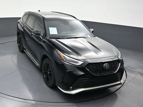 Used 2024 Toyota Highlander XSE image 26