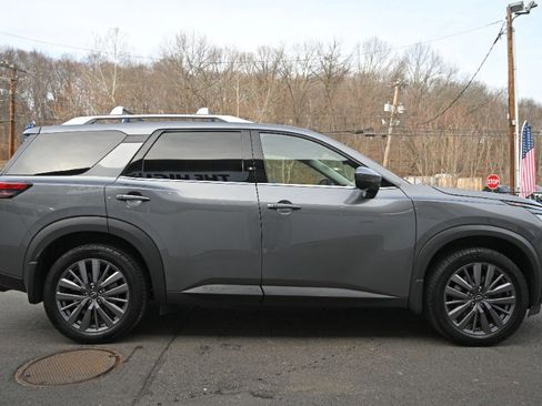 Used 2023 Nissan Pathfinder SL w/ SL Premium Package image 7