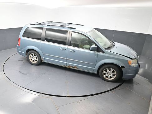 Used 2009 Chrysler Town & Country Touring w/ Family Value Group FWD image 22