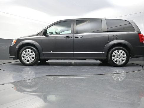 Used 2018 Dodge Grand Caravan SE w/ UConnect Hands-Free Group FWD image 26