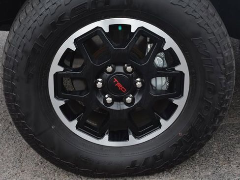 Used 2025 Toyota Tacoma TRD Off-Road w/ TRD Off Road Premium Package image 11