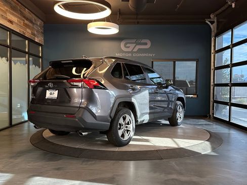 Used 2022 Toyota RAV4 XLE AWD/4WD image 3