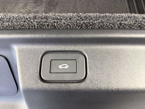 Used 2026 Land Rover Range Rover Long Wheelbase SE AWD/4WD image 16
