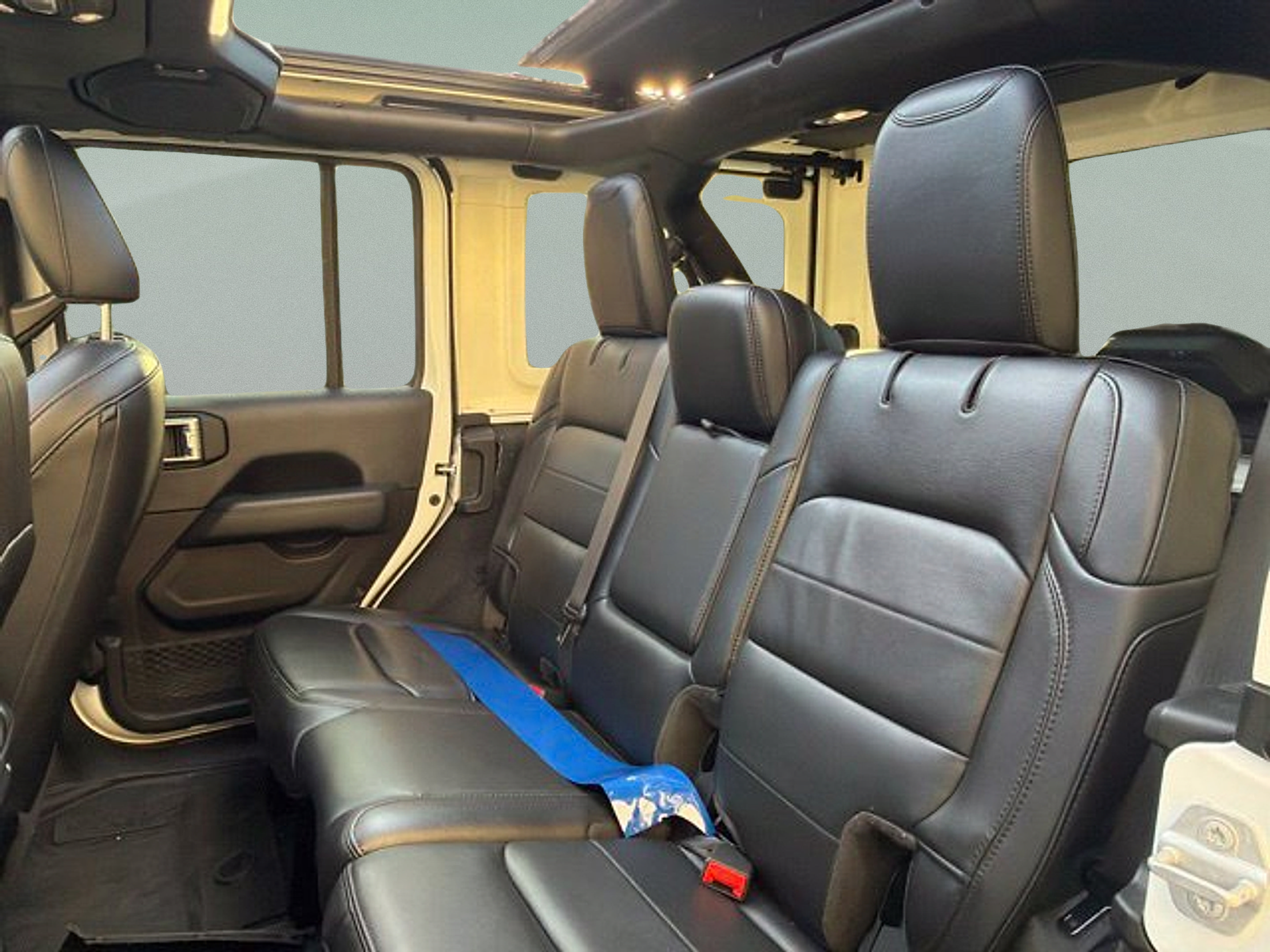 Used 2021 Jeep Wrangler Unlimited Sahara AWD/4WD image 17
