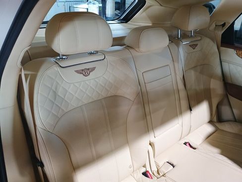 Used 2019 Bentley Bentayga AWD/4WD image 35