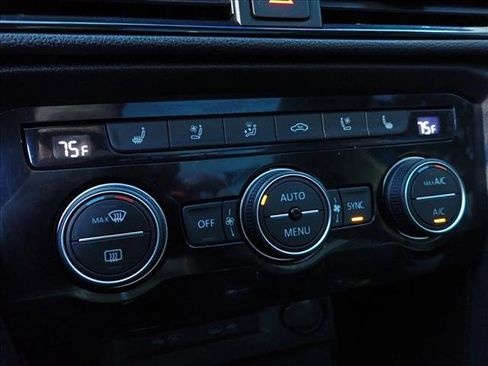 Used 2022 Volkswagen Taos SEL w/ Panoramic Sunroof Package image 22