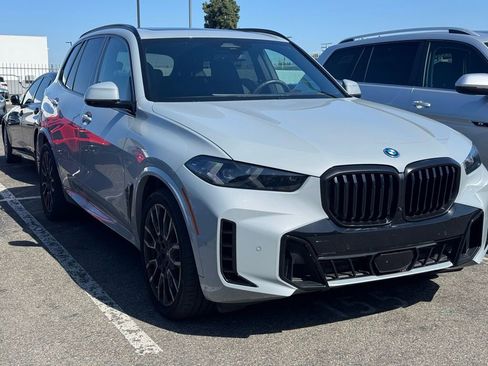 Used 2025 BMW X5 xDrive50e w/ M Sport Package image 5