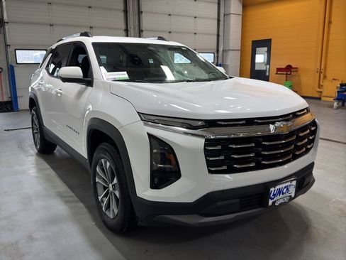 Used 2025 Chevrolet Equinox LT w/ Convenience Package II image 7