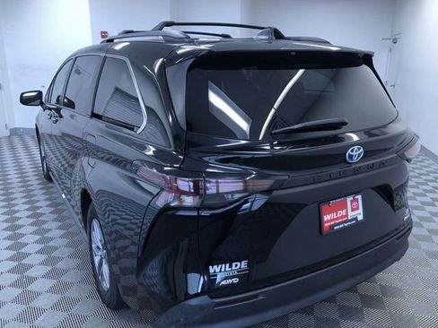 Used 2023 Toyota Sienna XLE image 12