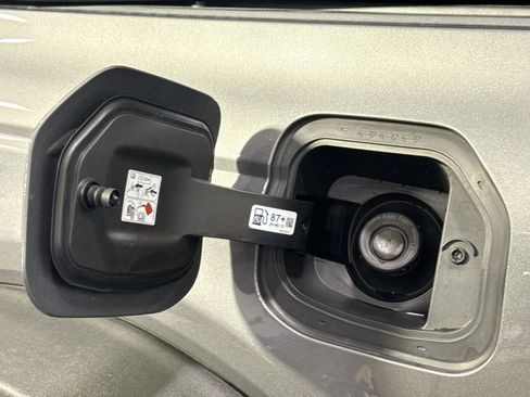 Used 2023 Ford Bronco Badlands w/ Sasquatch Package image 39