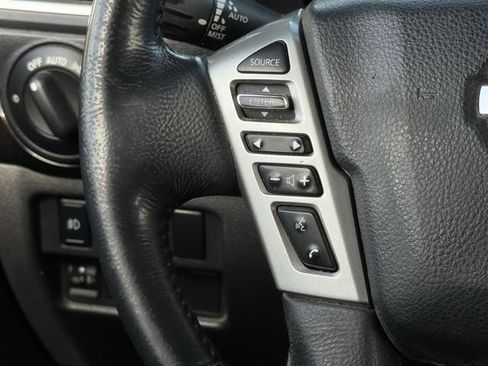 Used 2019 Nissan Titan SV w/ SV Convenience Package AWD/4WD image 13