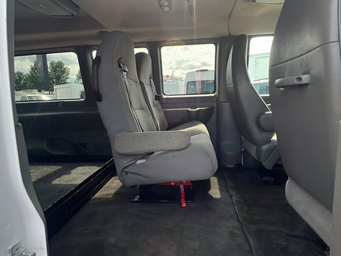 Used 2014 Chevrolet Express 2500 LT w/ LT Preferred Equipment Group RWD image 16
