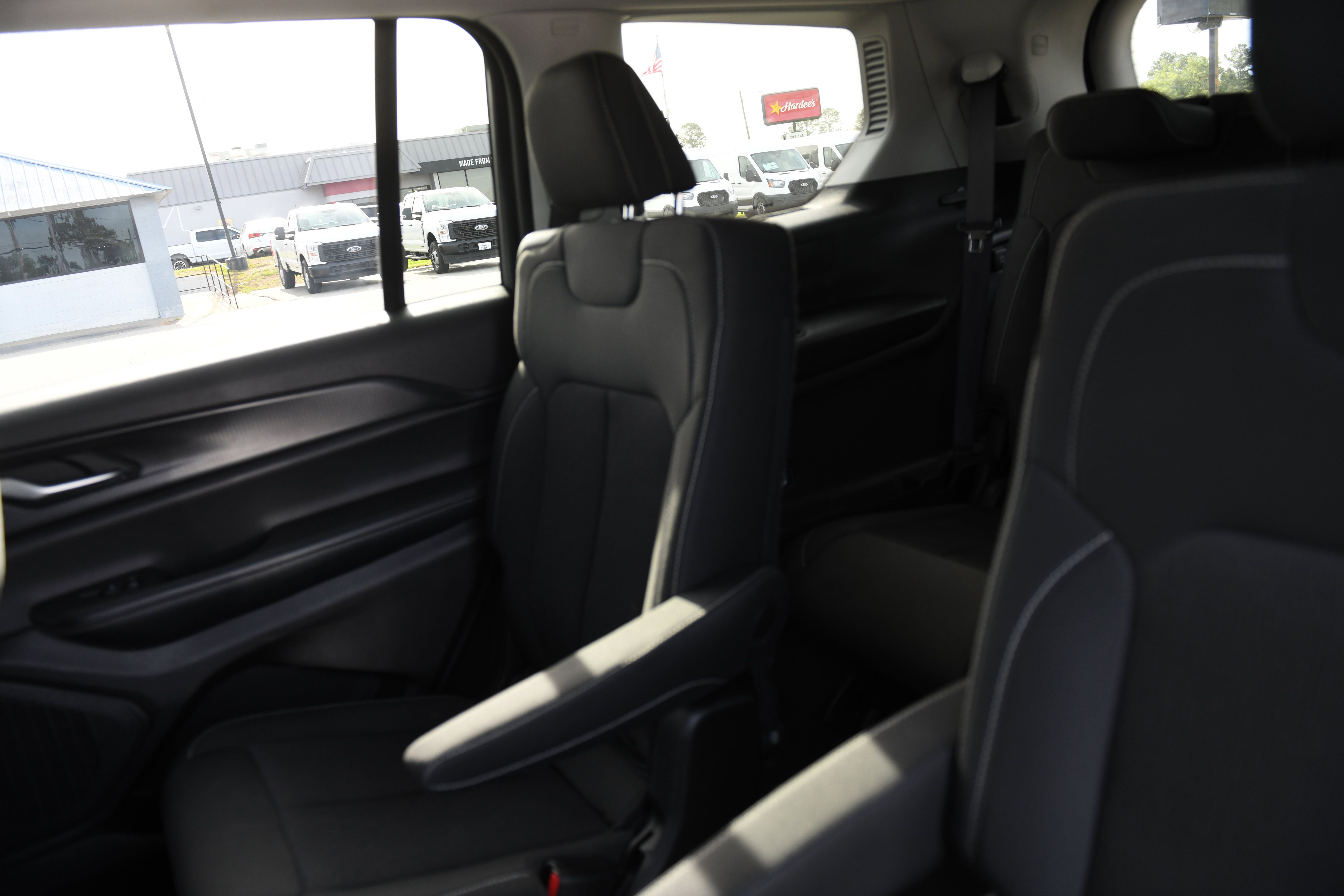 Used 2023 Jeep Grand Cherokee L Laredo RWD image 12