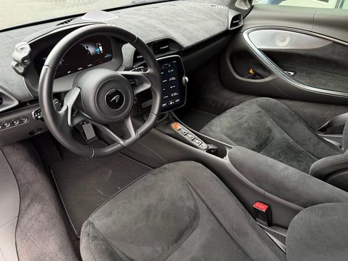 Used 2025 McLaren Artura Spider image 8