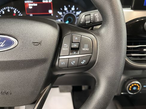 Used 2022 Ford Escape SE image 17