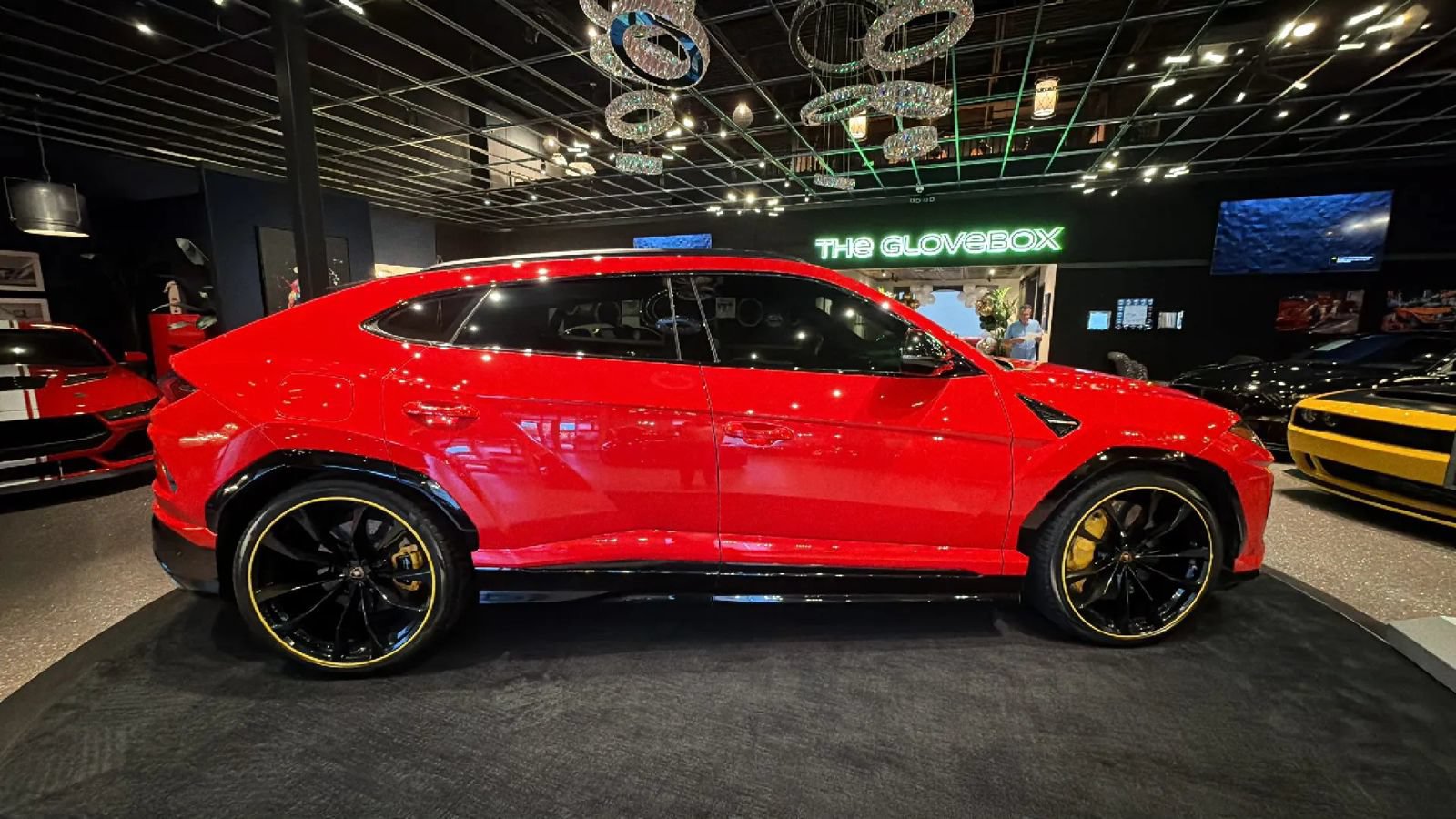 Used 2019 Lamborghini Urus AWD/4WD image 7