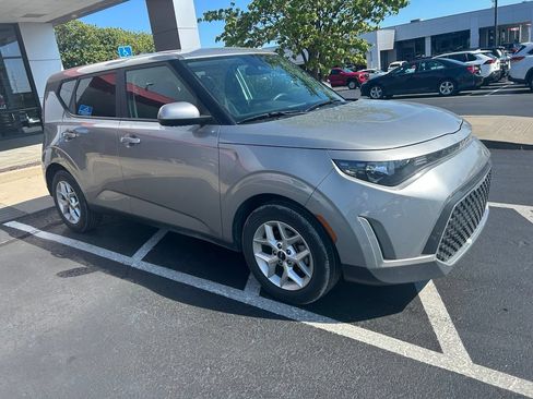 Used 2024 Kia Soul LX w/ Option Group 015 FWD image 3