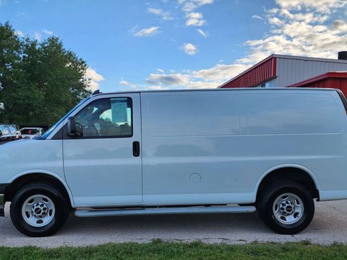 Used 2023 GMC Savana 2500 w/ Driver Convenience Package image 12