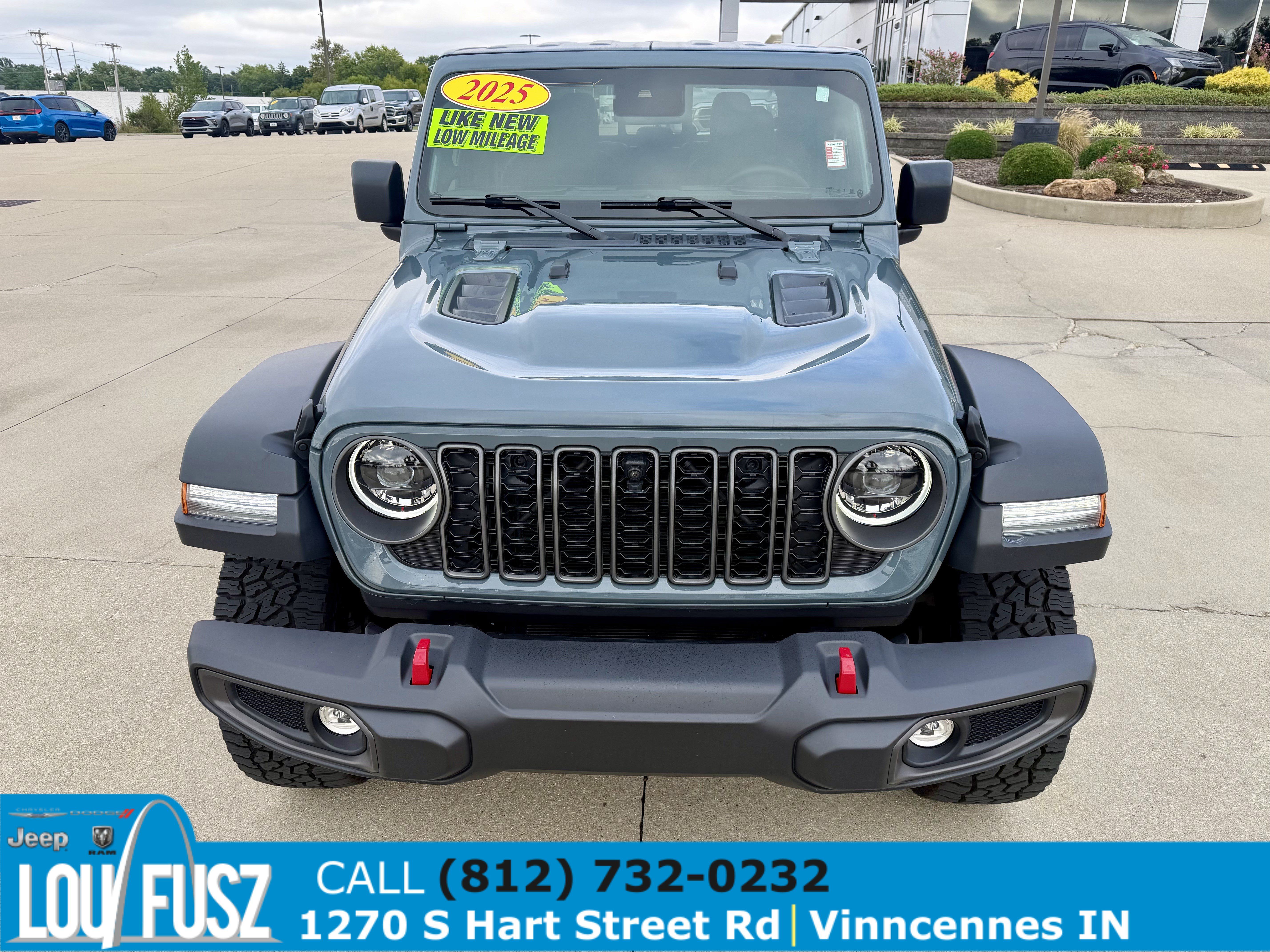 Used 2025 Jeep Gladiator Rubicon w/ Safety Group AWD/4WD image 2