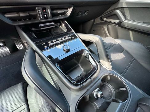 Used 2025 Porsche Cayenne S image 27