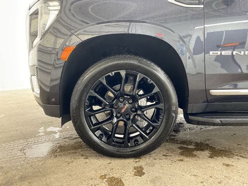 Used 2024 GMC Yukon Denali w/ Advanced Technology Package image 11