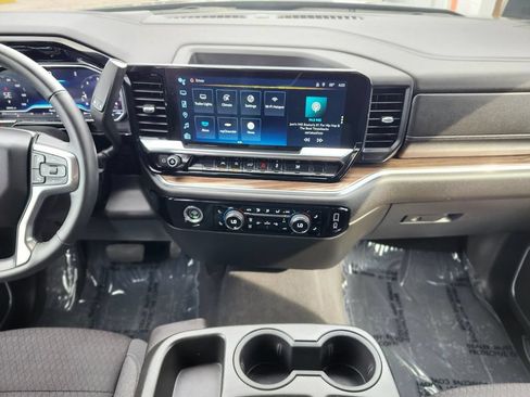 Used 2024 Chevrolet Silverado 1500 LT AWD/4WD image 12