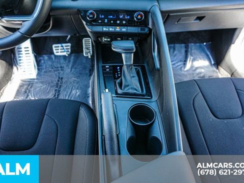 Used 2025 Hyundai Elantra Sport image 39